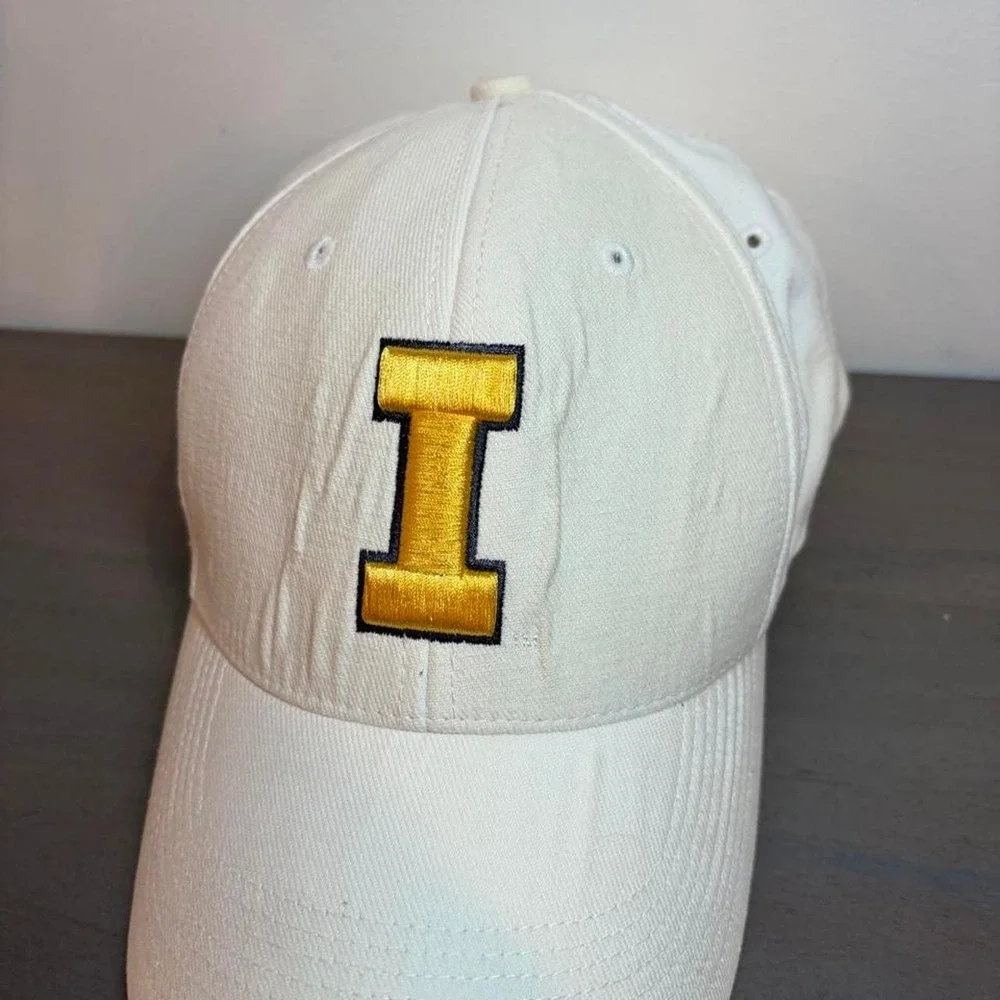 'Nike vintage fall 2010 white University of Iowa Hawkeyes cap